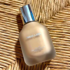 Haus Labs Triclone Skintech Foundation, 100 light neutral.